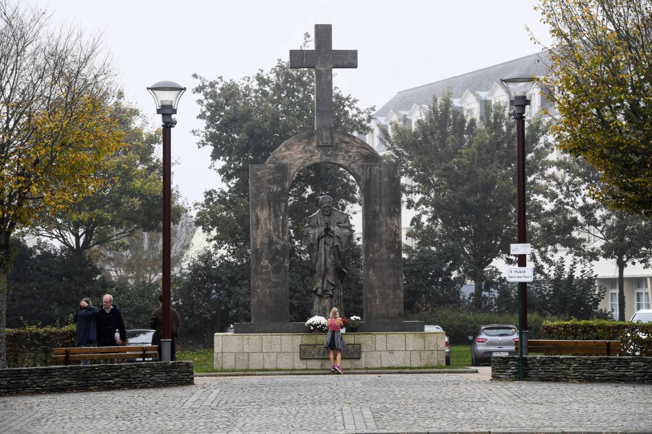 20180307ii janos pal papa szobor3