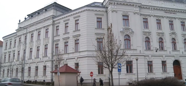 Torvenyszek