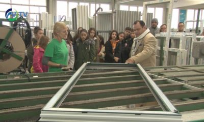 Gyárlátogatáson a katolikus iskola diákjai00000000