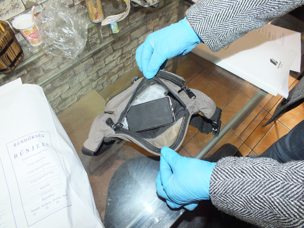 Házkutatás Kömlőn