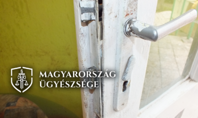 Ajtó.logózott