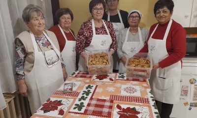 Csoportkép a sütivel