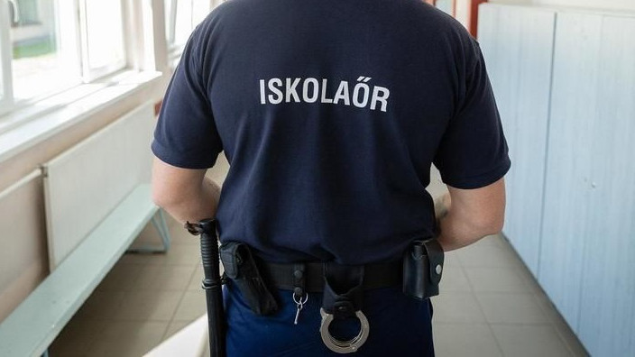 Iskolaőr